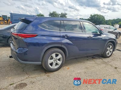 Trzecie zdjęcie samochodu z tyłu: 2021 TOYOTA HIGHLANDER L VIN:5TDCZRAH0MS531777 - miniatura