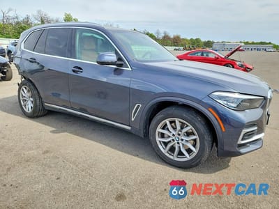 Czwarte zdjęcie samochodu z boku: 2022 BMW X5 XDRIVE40I VIN:5UXCR6C01N9L80890 - miniatura
