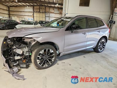 2026 VOLVO XC60 PLUS YV4M12RC3T1422220 - główne zdjęcie licytacji z USA - miniatura