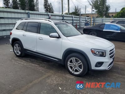 Czwarte zdjęcie samochodu z boku: 2020 MERCEDES-BENZ GLB 250 4MATIC VIN:W1N4M4HB2LW028024 - miniatura