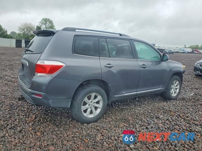 Trzecie zdjęcie samochodu z tyłu: 2012 TOYOTA HIGHLANDER BASE VIN:5TDBK3EH9CS167400 - miniatura