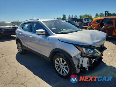 Czwarte zdjęcie samochodu z boku: 2017 NISSAN ROGUE SPORT SV VIN:JN1BJ1CR7HW142556 - miniatura