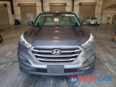 Piąte zdjęcie samochodu w środku: 2016 HYUNDAI TUCSON SE VIN:KM8J3CA40GU092594 - miniatura