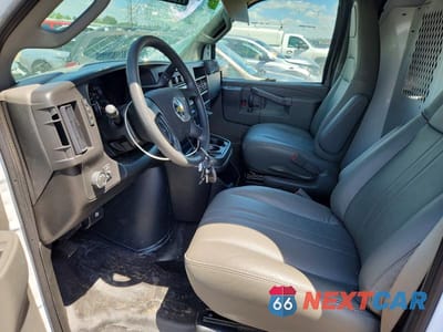Zdjęcie 7 z 13 samochodu: 2025 CHEVROLET EXPRESS G2500 VIN:1GCWGAFP6S1280701 - miniatura