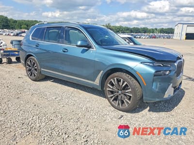 Czwarte zdjęcie samochodu z boku: 2023 BMW X7 XDRIVE40I VIN:5UX23EM01P9R09411 - miniatura