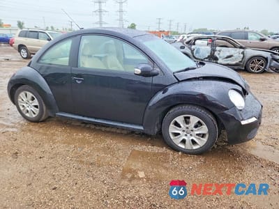 Czwarte zdjęcie samochodu z boku: 2010 VOLKSWAGEN NEW BEETLE VIN:3VWRG3AG5AM033670 - miniatura