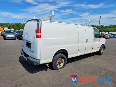 Trzecie zdjęcie samochodu z tyłu: 2004 CHEVROLET EXPRESS G3500 VIN:1GCHG39U741150399 - miniatura