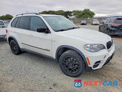 Czwarte zdjęcie samochodu z boku: 2013 BMW X5 XDRIVE35I VIN:5UXZV4C5XD0E03465 - miniatura