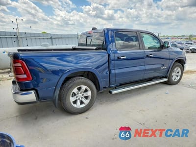 Trzecie zdjęcie samochodu z tyłu: 2022 RAM 1500 VIN:1C6SRFJT6NN132367 - miniatura
