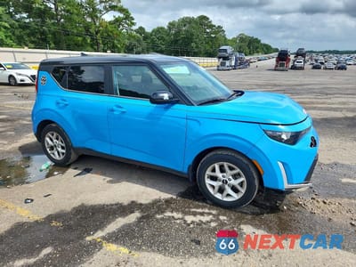 Czwarte zdjęcie samochodu z boku: 2023 KIA SOUL S VIN:KNDJ23AU1P7210349 - miniatura