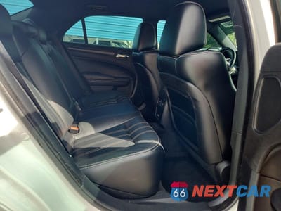 Zdjęcie 10 z 12 samochodu: 2015 CHRYSLER 300 S VIN:2C3CCABG8FH772873 - miniatura