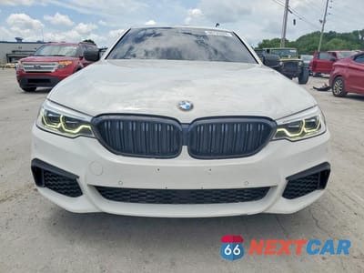Piąte zdjęcie samochodu w środku: 2018 BMW M550XI VIN:WBAJB9C5XJB049431 - miniatura