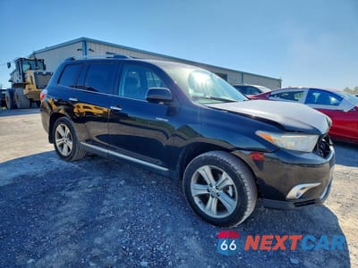 Czwarte zdjęcie samochodu z boku: 2013 TOYOTA HIGHLANDER LIMITED VIN:5TDDK3EH8DS271127 - miniatura