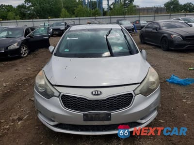 Piąte zdjęcie samochodu w środku: 2015 KIA FORTE LX VIN:KNAFX4A60F5278485 - miniatura