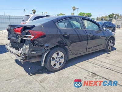 Trzecie zdjęcie samochodu z tyłu: 2018 KIA FORTE LX VIN:3KPFL4A7XJE199345 - miniatura