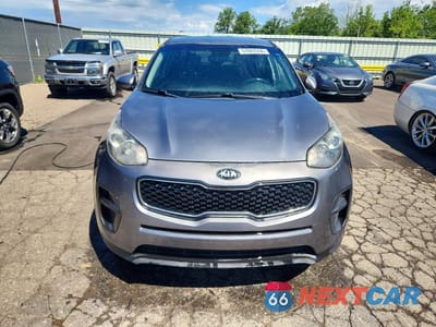 Piąte zdjęcie samochodu w środku: 2017 KIA SPORTAGE LX VIN:KNDPM3AC8H7208921 - miniatura