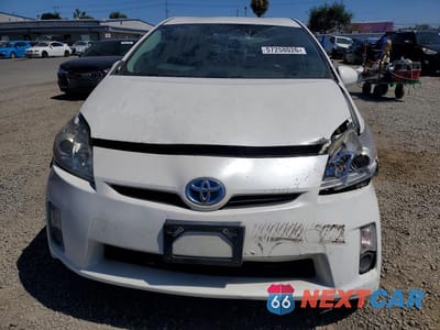 Piąte zdjęcie samochodu w środku: 2011 TOYOTA PRIUS FOUR VIN:JTDKN3DU3B0257133 - miniatura