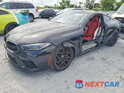 2023 BMW M8 WBSAE0C04PCM39107 - główne zdjęcie licytacji z USA - miniatura