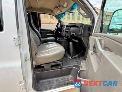 Piąte zdjęcie samochodu w środku: 2017 CHEVROLET EXPRESS G3500 LS VIN:1GAZGNFF6H1310163 - miniatura