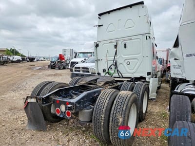 Czwarte zdjęcie samochodu z boku: 2024 FREIGHTLINER CASCADIA 126 SEMI TRUCK VIN:3AKJHHDR6RSUM8854 - miniatura