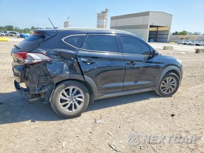 Trzecie zdjęcie samochodu z tyłu: 2016 HYUNDAI TUCSON SE VIN:KM8J33A47GU211452 - miniatura