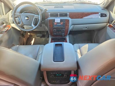 Zdjęcie 8 z 14 samochodu: 2011 CHEVROLET SUBURBAN K1500 LTZ VIN:1GNSKKE39BR285904 - miniatura