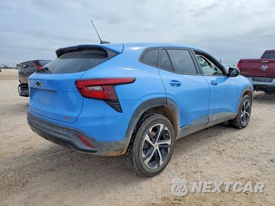 Trzecie zdjęcie samochodu z tyłu: 2024 CHEVROLET TRAX 1RS VIN:KL77LGE21RC071385 - miniatura