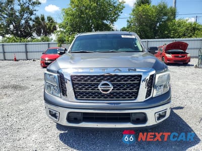 Piąte zdjęcie samochodu w środku: 2018 NISSAN TITAN SV VIN:1N6AA1E69JN513608 - miniatura
