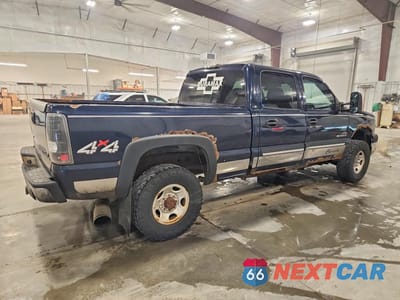 Trzecie zdjęcie samochodu z tyłu: 2005 CHEVROLET SILVERADO K2500 HEAVY DUTY VIN:1GCHK23205F820945 - miniatura