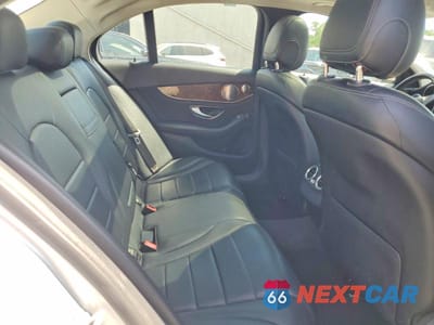 Zdjęcie 10 z 12 samochodu: 2015 MERCEDES-BENZ C 300 4MATIC VIN:55SWF4KBXFU002104 - miniatura