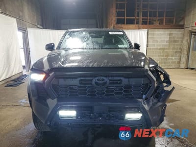 Piąte zdjęcie samochodu w środku: 2025 TOYOTA TACOMA TRD OFF-ROAD VIN:3TMLB5JN1SM147085 - miniatura
