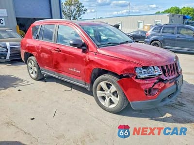 Czwarte zdjęcie samochodu z boku: 2013 JEEP COMPASS LATITUDE VIN:1C4NJDEBXDD196242 - miniatura
