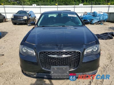 Piąte zdjęcie samochodu w środku: 2020 CHRYSLER 300 TOURING VIN:2C3CCAAGXLH120379 - miniatura