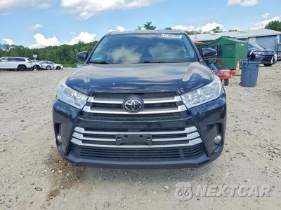 Piąte zdjęcie samochodu w środku: 2018 TOYOTA HIGHLANDER VIN:5TDJZRFHXJS531247 - miniatura