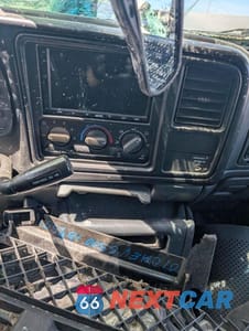 Zdjęcie 8 z 12 samochodu: 2002 CHEVROLET SILVERADO K2500 HEAVY DUTY VIN:1GCHK29112E288699 - miniatura