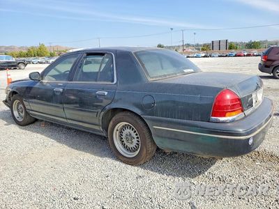 Drugie zdjęcie samochodu z przodu: 1998 FORD CROWN VICTORIA LX VIN:2FAFP74W1WX172857 - miniatura
