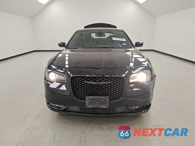 Piąte zdjęcie samochodu w środku: 2021 CHRYSLER 300 S VIN:2C3CCABG5MH523492 - miniatura
