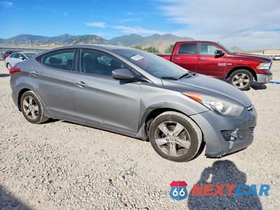 Czwarte zdjęcie samochodu z boku: 2013 HYUNDAI ELANTRA GLS VIN:5NPDH4AE1DH173322 - miniatura