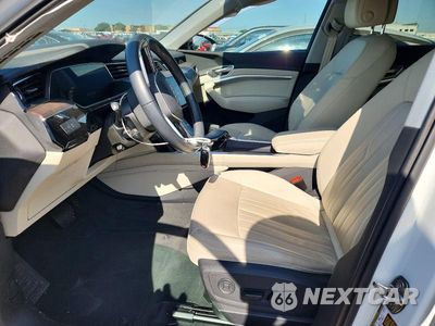 Zdjęcie 7 z 13 samochodu: 2022 AUDI E-TRON PREMIUM VIN:WA1AAAGE2NB014321 - miniatura