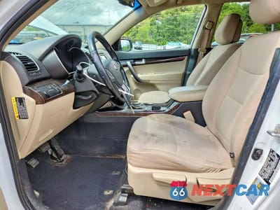 Zdjęcie 7 z 13 samochodu: 2014 KIA SORENTO VIN:5XYKTCA6XEG531079 - miniatura