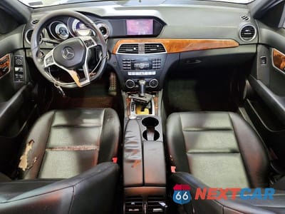 Zdjęcie 8 z 12 samochodu: 2012 MERCEDES-BENZ C 300 4MATIC VIN:WDDGF8BB9CA692788 - miniatura