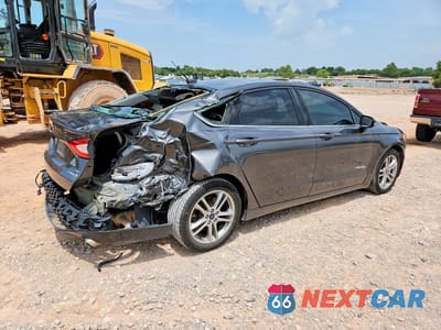 Trzecie zdjęcie samochodu z tyłu: 2016 FORD FUSION SE HYBRID VIN:3FA6P0LU1GR195076 - miniatura