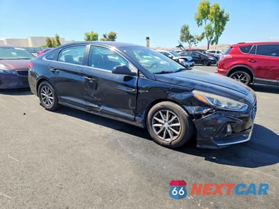 Czwarte zdjęcie samochodu z boku: 2018 HYUNDAI SONATA SE VIN:5NPE24AF8JH598384 - miniatura