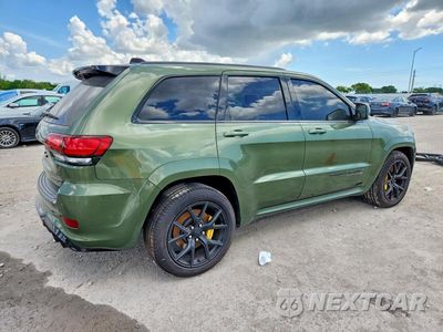 Trzecie zdjęcie samochodu z tyłu: 2021 JEEP GRAND CHEROKEE TRACKHAWK VIN:1C4RJFN93MC605875 - miniatura