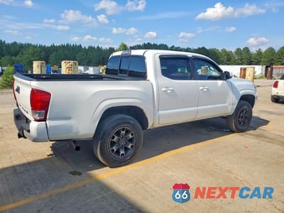 Trzecie zdjęcie samochodu z tyłu: 2018 TOYOTA TACOMA SR VIN:5TFAX5GN5JX129357 - miniatura