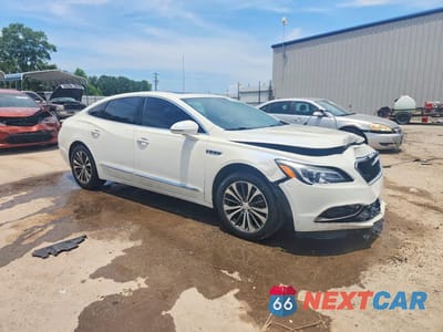Czwarte zdjęcie samochodu z boku: 2017 BUICK LACROSSE ESSENCE VIN:1G4ZP5SS1HU208662 - miniatura