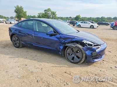Czwarte zdjęcie samochodu z boku: 2023 TESLA MODEL 3 VIN:5YJ3E1EA3PF683202 - miniatura