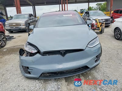 Piąte zdjęcie samochodu w środku: 2018 TESLA MODEL X VIN:5YJXCDE26JF139382 - miniatura