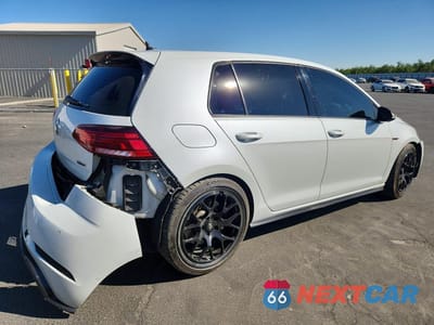 Trzecie zdjęcie samochodu z tyłu: 2019 VOLKSWAGEN GOLF R VIN:WVWVA7AU3KW122204 - miniatura
