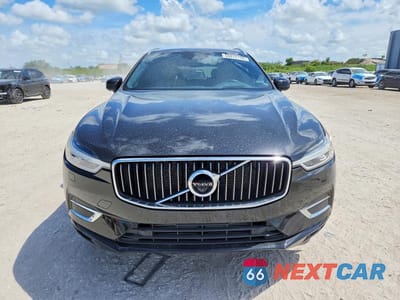 Piąte zdjęcie samochodu w środku: 2020 VOLVO XC60 VIN:YV4102RL3L1411806 - miniatura